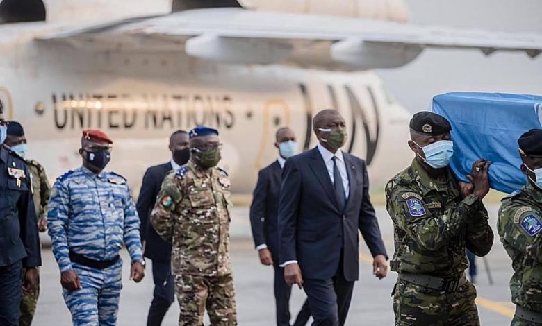 Photo of Accueil des dépouilles des 4 militaires ivoiriens tués au Mali- Hamed Bakayoko, Premier ministre, ministre de la Défense : «Leur mort tragique renforcera notre engagement pour la paix dans la sous-région et dans notre pays »