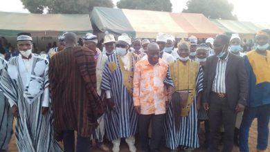 Photo of Législatives du 6 mars 2021 à Man- Albert Flindé donne une ambulance à Guiané, la population promet la victoire à Blomblé Alexandre