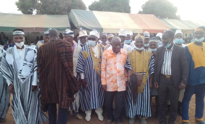 Photo of Législatives du 6 mars 2021 à Man- Albert Flindé donne une ambulance à Guiané, la population promet la victoire à Blomblé Alexandre