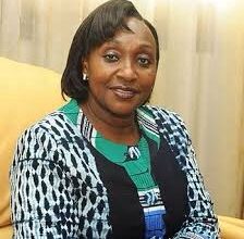 Photo of Tiburce Koffi à la ministre Raymonde Goudou Coffie : “Dîtes-nous une parole financière et le Burida sera guéri”