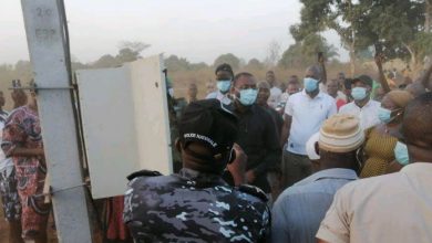 Photo of Béoumi- Plusieurs quartiers connectés au réseau électrique par le ministre Sidi Touré