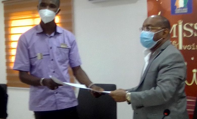 Photo of Miss Côte d’Ivoire 2021-Victor Yapobi : “Désormais toutes les candidates doivent se faire dépister”