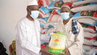 Photo of Ramadan 2021 – Amadou Koné sacrifie à la tradition 80 tonnes de riz et sucre remises aux populations de Bouaké