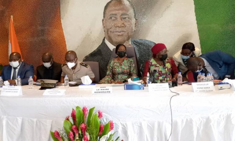 Photo of Jeanne Peuhmond, vice-présidente de l’Assemblée nationale et première adjointe au maire de la commune d’Abobo : “La meilleure manifestation de notre communion avec feu le Maire Hamed Bakayoko, sera de continuer dans l’union l’œuvre de développement de notre cité”