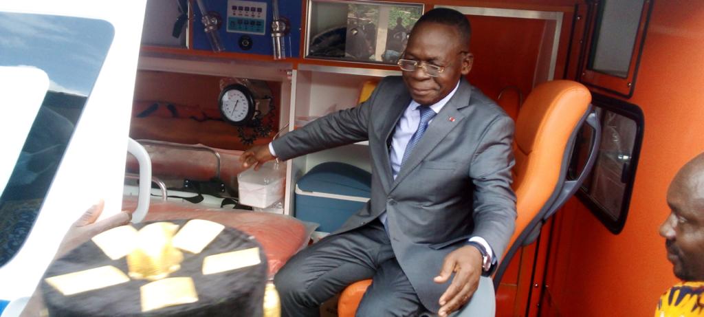 Remise d'une ambulance médicalisée au CSU de Pakouabo-Taukla Victor