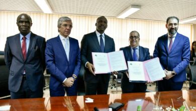 Photo of Le ministre Mamadou Touré et Halab Moustapha ont signé la convention, hier Des jeunes ivoiriens bientôt formés dans l’électro-ménager par le groupe Condor