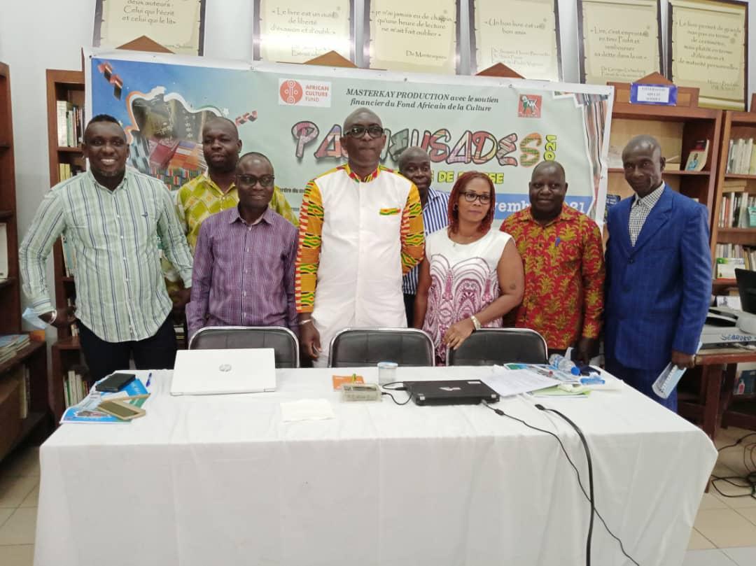 Le mardi 23 novembre 2021, à Cocody, une structure de production dirigée par l’écrivain Kahou Touré, a animé une conférence de presse