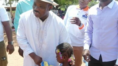 Photo of Mankono – Un cadre fait don de kits scolaires et exhorte à soutenir Ouattara