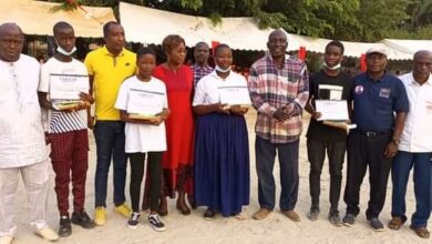 Photo of Bouaké – Noël 2021 : Le ministre Amadou Koné comble 1500 enfants de cadeaux et récompense les meilleurs élèves