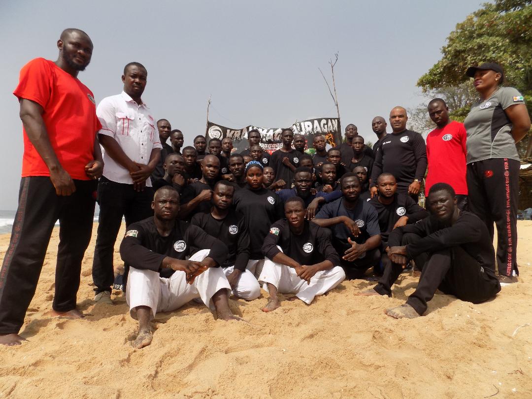 70 pensionnaires du club Krav Maga Ouaragan de Koumassi étaient à la plage de Grand-Bassam, le dimanche 12 décembre 2021, pour un stage