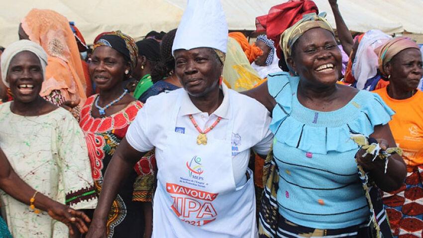 Adingra Amoin a été élue meilleure cuisinière des femmes âgées de Vavoua lors du concours culinaire des femmes seniors de Vavoua organisé