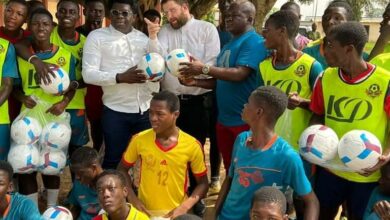 Photo of Football-Grâce au journaliste Baudelaire Mieu / Le centre de formation Casy-Foot reçoit des équipements
