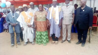 Photo of Toulépleu – Le préfet Bini koffi Étienne au nouveau chef de village de klaon Guei zapka Josué : « Coopérez avec les populations »