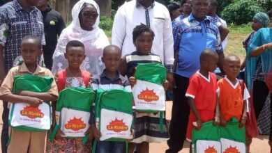 Photo of Bouaké- Le député Bema Fofana honore 72 écoliers et 43 enseignants
