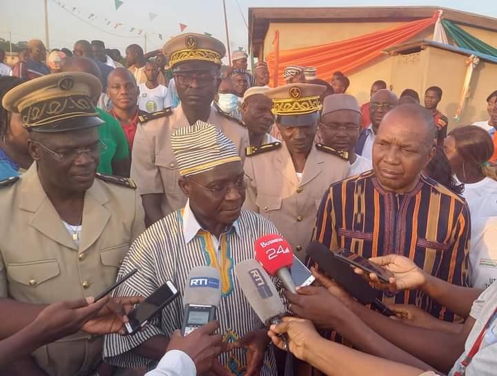 Le jeudi 2 juin 2022 à Bakoro-Sobara, sous préfecture de Boniérédougou, Bouaké Fofana, ministre de l'Hydraulique, de l'Assainissement