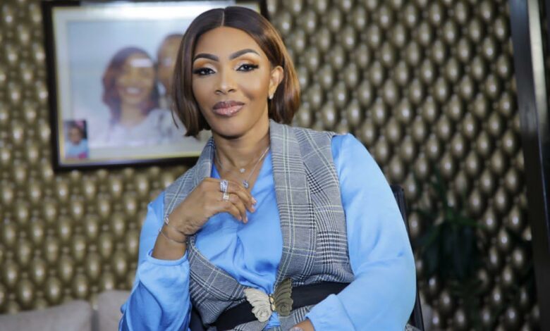 Photo of RDV de l’honorable Adjaratou – La députée de Koumassi échange avec les internautes sur la façon de diriger en leadership