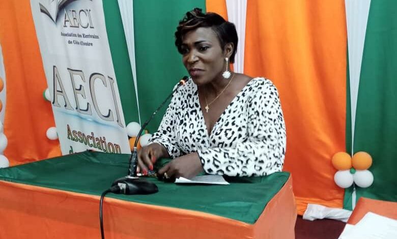Photo of Association des écrivains de Côte d’Ivoire- Lobé Hélène succède à Macaire Ety