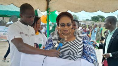 Photo of Niakara – La députée Catherine Koné offre des kits scolaires