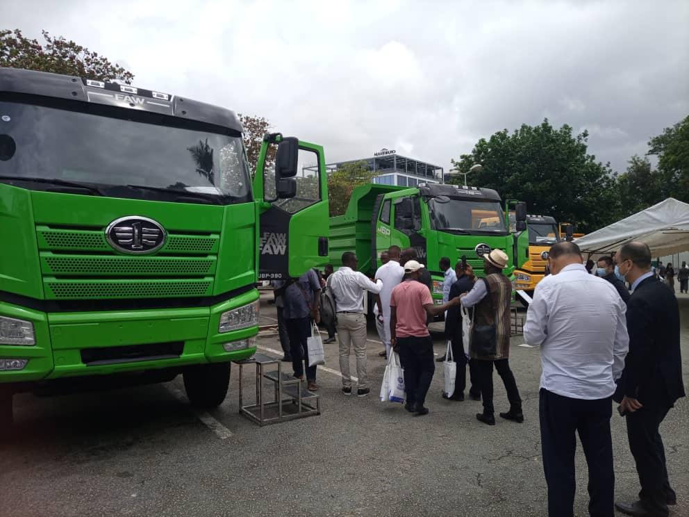 Le concessionnaire automobile Sinoauto industrielle a présenté , lors d’une cérémonie à Abidjan, ses véhicules Faw Trucks aux acteurs