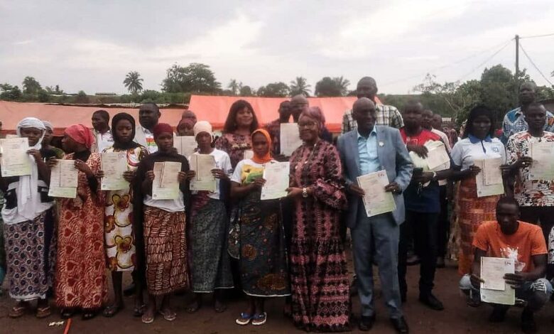 Photo of Révision de la liste électorale 2022- Fatim Bamba offre 3000 certificats de nationalité aux nouveaux-majeurs