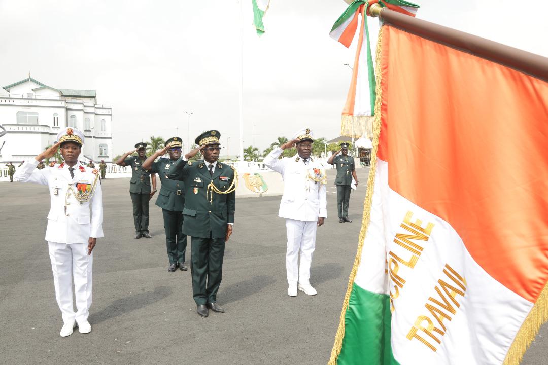 Trois généraux des Forces armées de Côte d’Ivoire, admis à faire valoir leurs droits à la retraite ont effectué leur ultime revue .