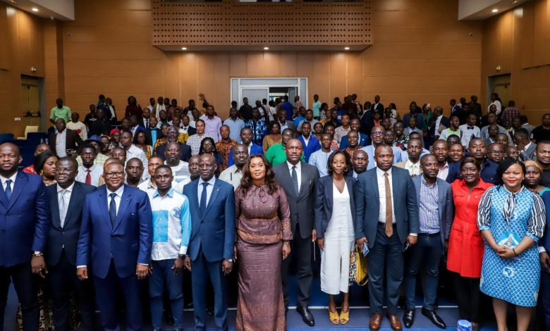 Photo of Insertion professionnelle – Des ministres invitent des jeunes de l’opposition à suivre les informations