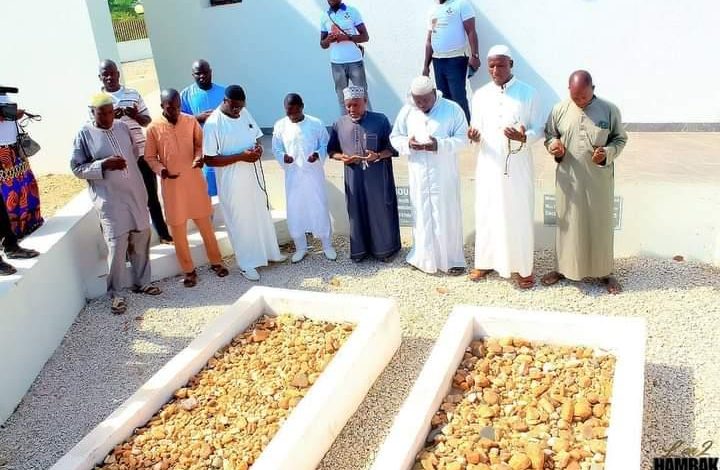 Photo of An  2 du décès l’ex-Premier ministre-Moustapha Fall sur la tombe d’Hamed Bakayoko
