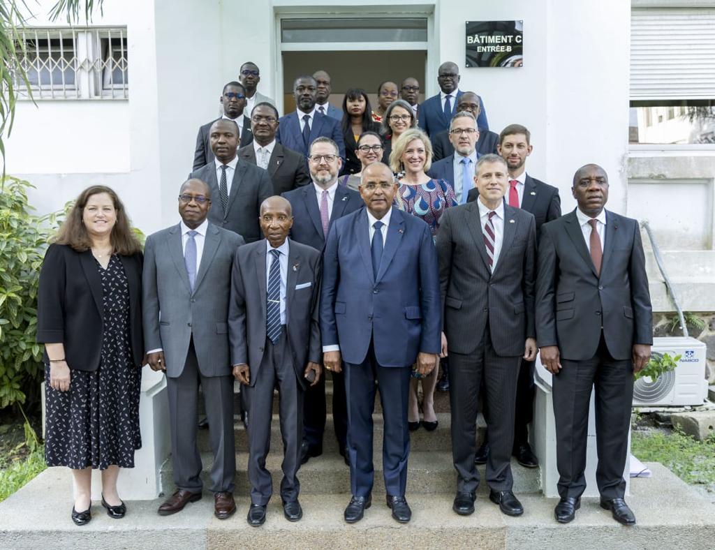 Afin d’y faire face, l’Etat ivoirien a signé ce jeudi 27 avril 2023 à Abidjan, à la Primature au Plateau, une convention avec le chocolatier