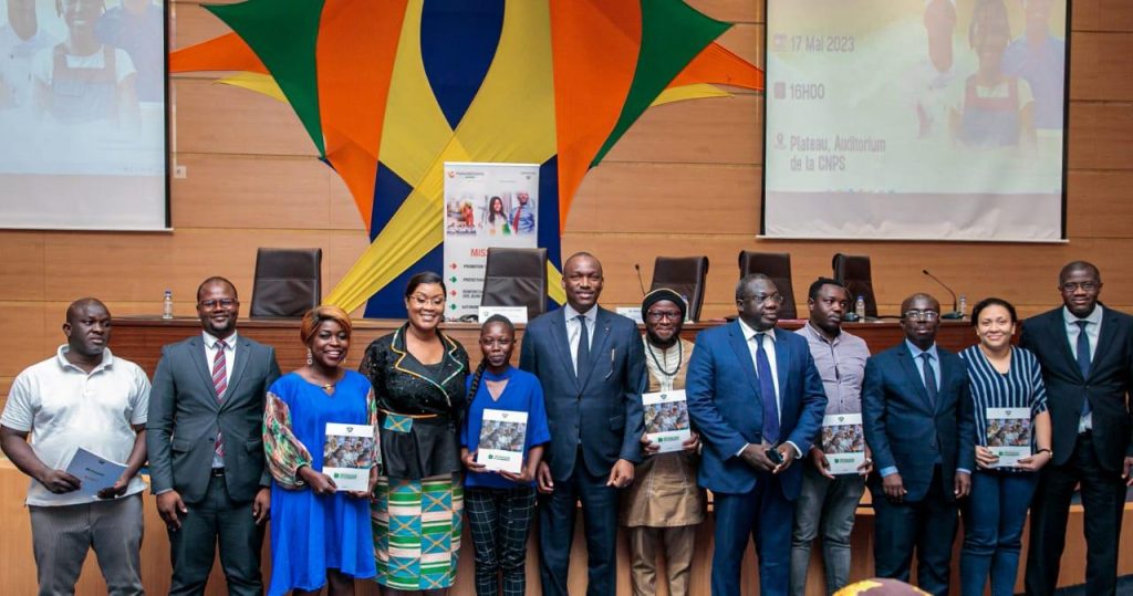 Le ministre de la Promotion de la jeunesse, de l'Insertion professionnelle et du Service civique, Mamadou Touré a procédé à la remise