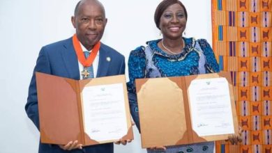 Photo of En présence de la ministre d’État Kandia Camara-Le maire de Houston fait chef traditionnel Akan avec le nom N’Koumo
