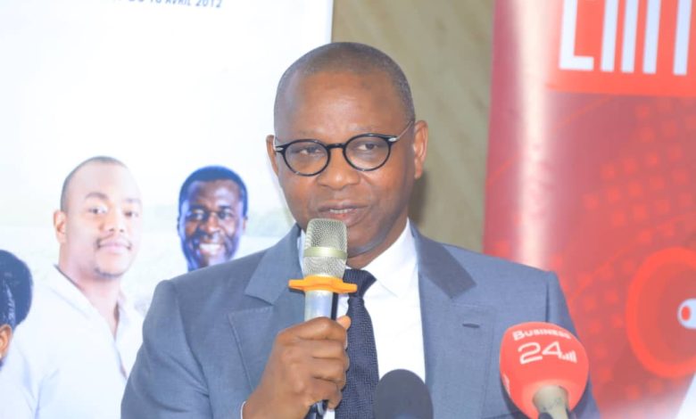 Photo of Adama Kamara aux 20 ans de l’Intelligent d’Abidjan : « Les cotisations CMU,c&rsquo;est comme payer sa facture d&rsquo;eau et d’électricité »