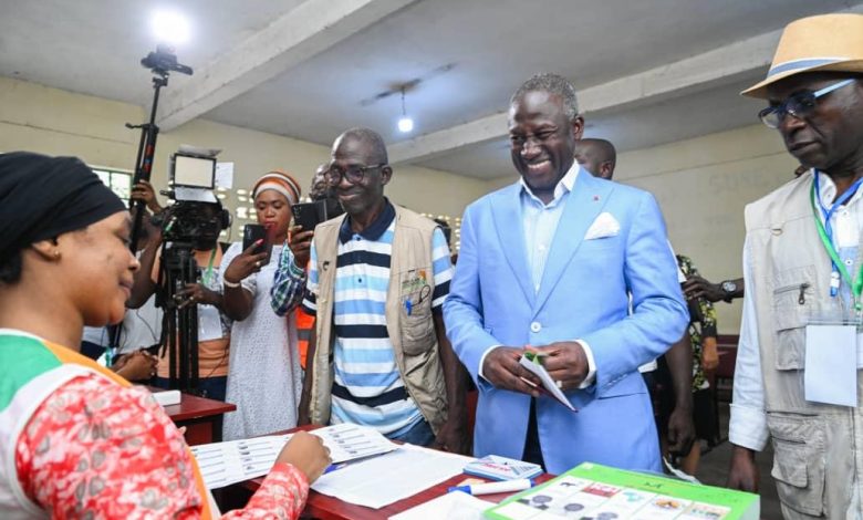 Photo of Yopougon : vote et bain de foule pour Adama Bictogo qui revient sur la campagne