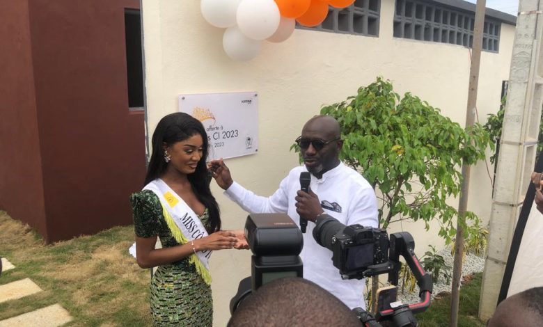 Photo of Miss Côte d’Ivoire 2023 reçoit sa villa -Djihony Mylène, Thierry Coffie et Binjamin Bilé témoignent