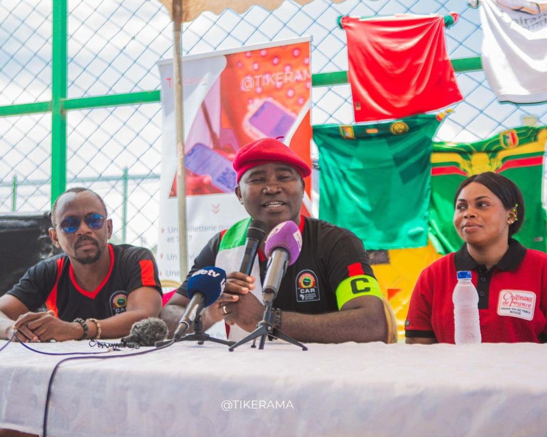 En prélude à la Coupe d’Afrique des Nations de football qui aura lieu en janvier et février 2024 en Côte d’Ivoire, l’humoriste ivoirien