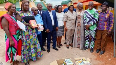 Photo of Niakaramadougou : L’Association des écrivains offre des livres aux jeunes filles