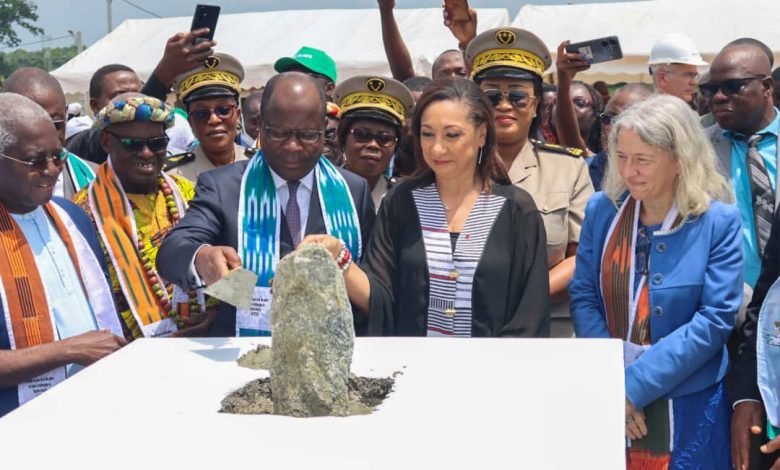 Photo of Musée archéologique de Singrobo-Ahouaty-  Françoise Remarck et Anne Lugon-Moulin posent la première pierre