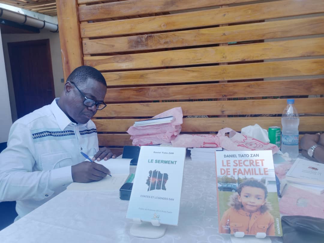 La cérémonie de présentation de l’œuvre ‘’Le secret de famille’’, de l’écrivain Dr Daniel Tiato Zan, s’est déroulée le samedi 10 août 2023
