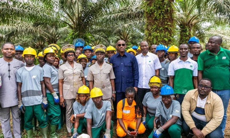 Photo of Toumanguié (Aboisso) –    Mamadou Touré  s’imprègne de la réalité des jeunes formés à l’unité agricole intégrée de Palmci