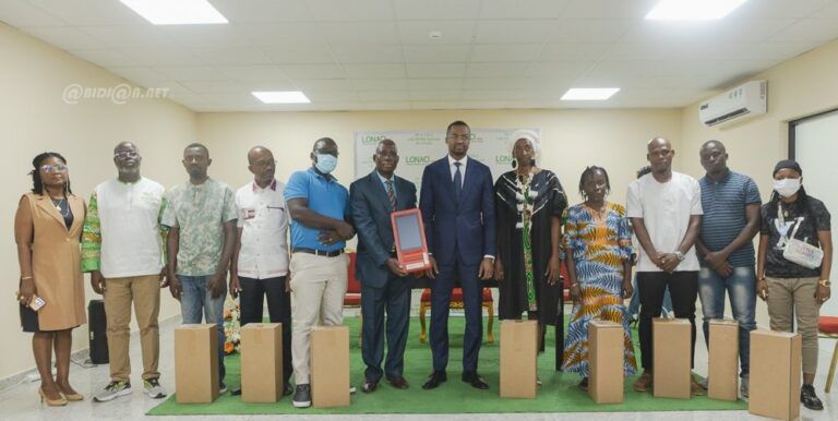 La cérémonie officielle de remise des terminaux de prise de paris aux gagnants de la tombola, dénommée ''Gratto Tour'', a eu lieu le jeudi