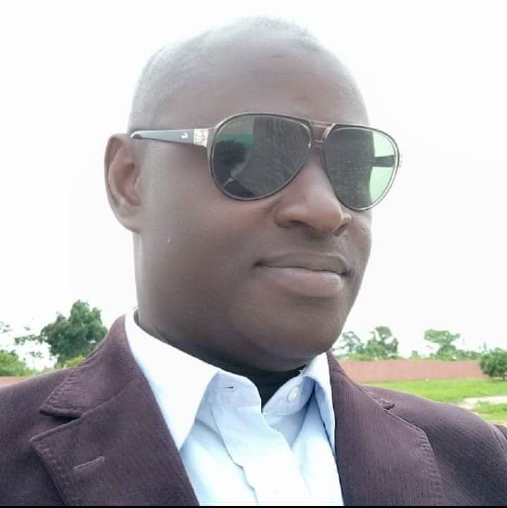 A l'occasion des 21 ans de l'Intelligent d'Abidjan, Coulibaly Basoleymane, Professeur de Français au lycée moderne Nimbo de Bouaké a porté