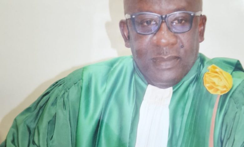 Photo of Dagaud Raoul, Maître de conférences à l&rsquo;Université Félix Houphouët-Boigny, Consultant, Essayiste :      « Sans trop vous lancer des fleurs, ce qui m&rsquo;accroche, c&rsquo;est l&rsquo;équilibre de l&rsquo;information»