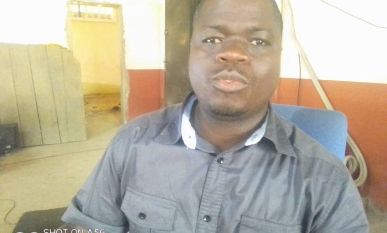 Photo of Emmanuel Kouamé, journaliste reporter de la Radio la Voix de l’Agnéby (RVA) « C’est l’un des rares journaux qui tient encore dans le temps »