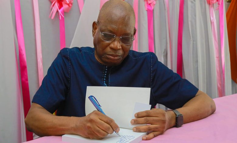 Photo of Livre autobiographique- André François Carvalho, un ancien des Nations Unies appelle à l’effort