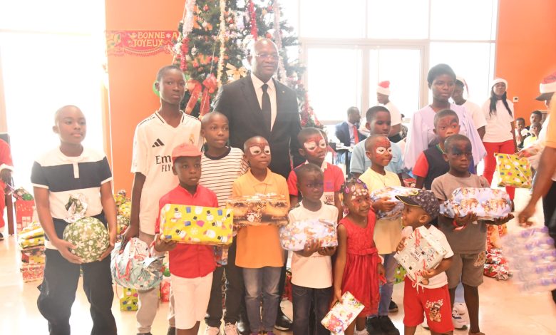 Photo of « Noël des Champions »-  Adjé Silas communie avec les enfants des agents du ministère