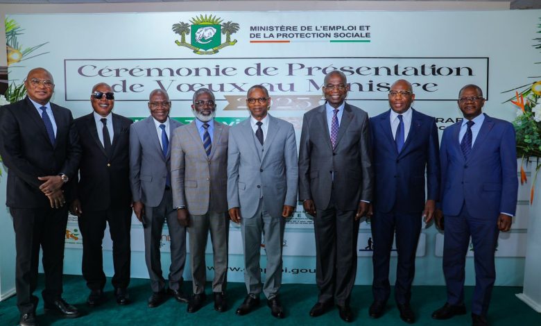 Photo of Deux rondes du social par trimestre en 2025 –   Me Adama Kamara appelle à la mobilisation