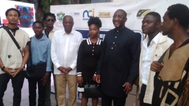 Photo of Toiles et Talents 2025- Souleymane Diarrassouba apporte son soutien aux peintres ivoiriens.