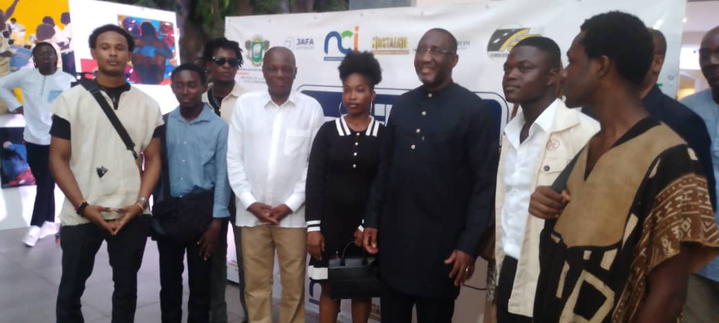 Le siège d’Abidjan.net abrite la première édition de Toiles et Talents. Ce rendez-vous des amoureux de la peinture et des arts